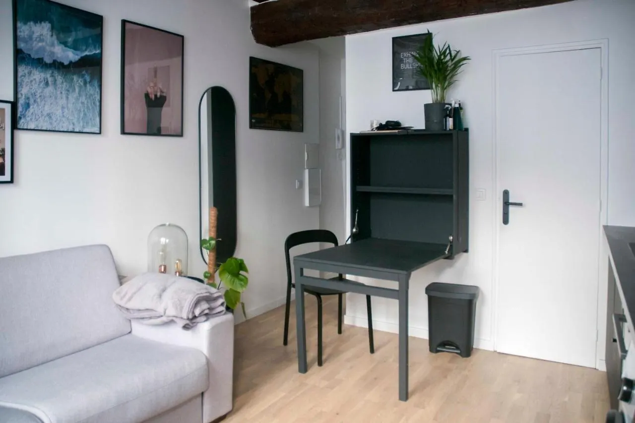 Charming Studio In The Heart Of The Marais Paris