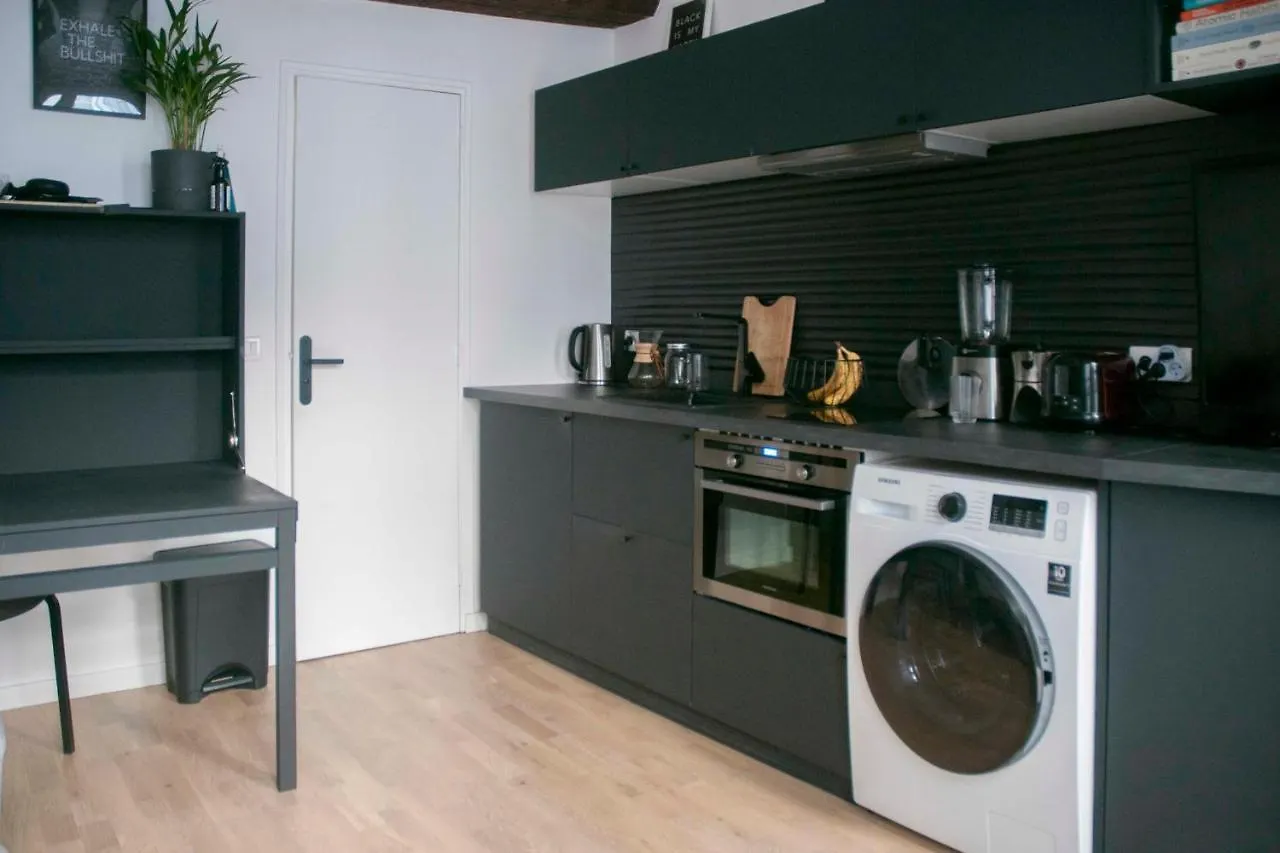 Charming Studio In The Heart Of The Marais France